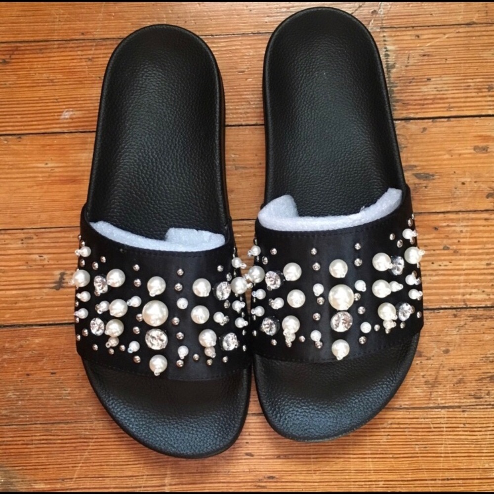 Steve Madden Pearl Slides